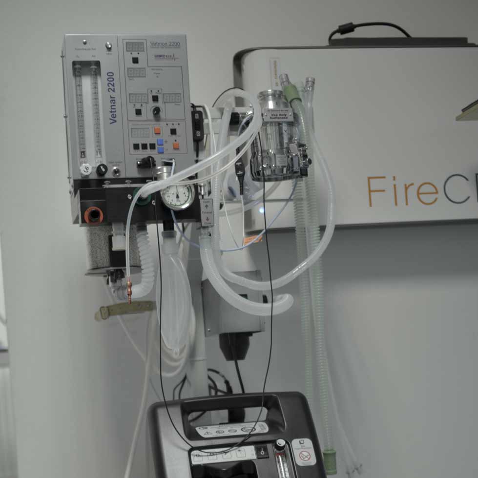 Inhalační anesteziologický přístroj VETNAR 2200 s monitoringem základních funkcí VETMON 2200